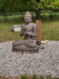 Buddhastatue im Anwesen des SEC GmbH - Seminarhaus LAMPST&Auml;TT in Soyen Bayern